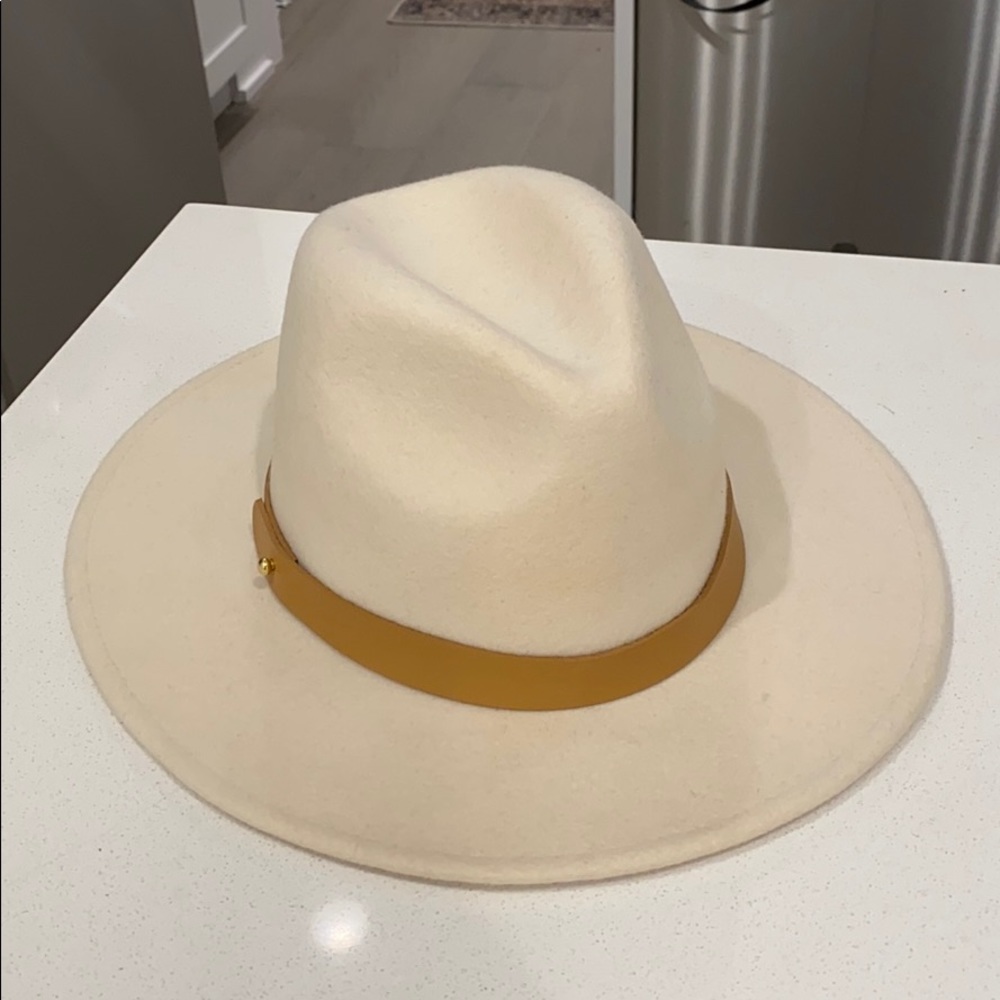 Lack of color Hat